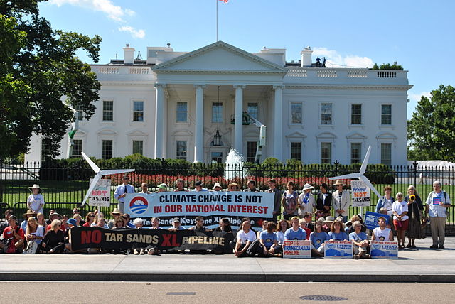 Protests_against_Keystone_XL_Pipeline_for_tar_sands_at_White_House,_2011